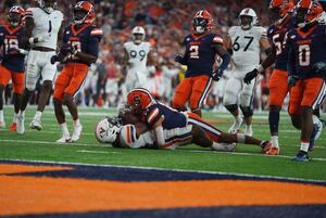 The Cavaliers scored two touchdowns in less than a minute in the third quarter, but Syracuse secured a 4-0 start after scoring on its final drive.