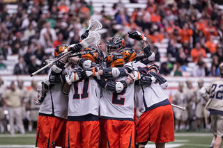 Syracuse players gather together.