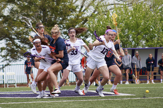 SU and Northwestern scramble for the ball after a dropped ball.